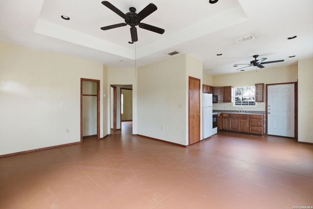 414 Harl St, Pleasanton, TX 78064