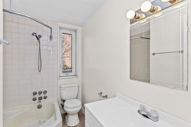 7204 Oak Avenue 1NW, River Forest, IL 60305