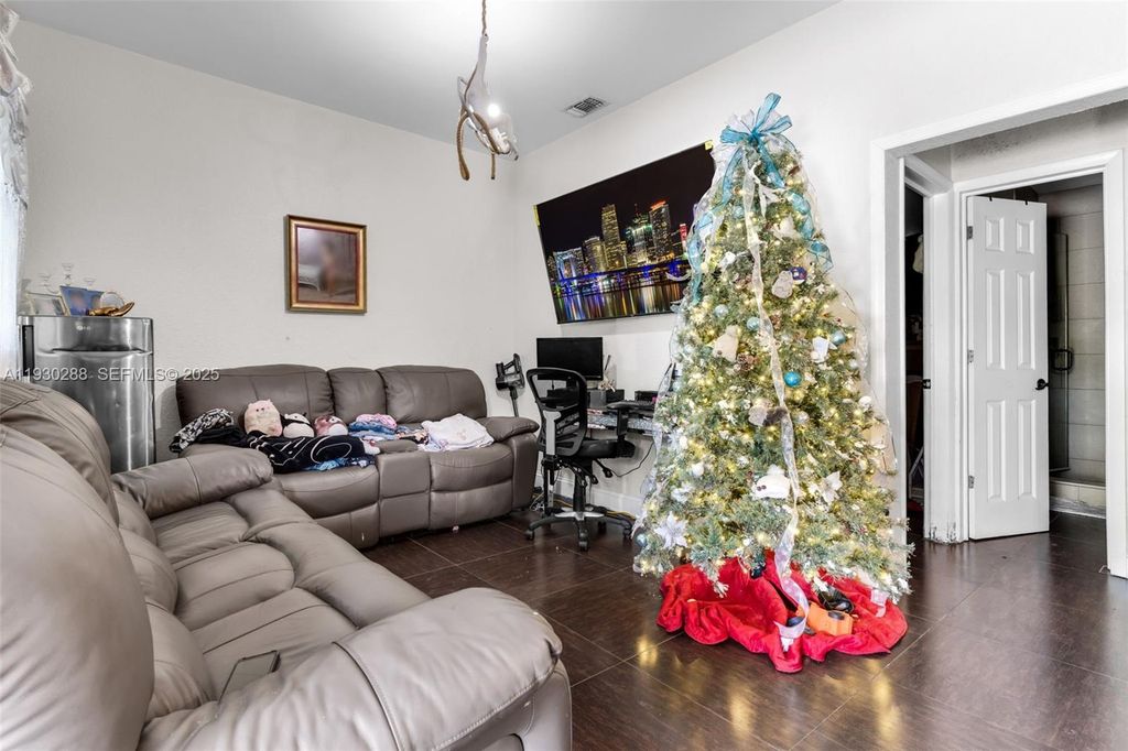 Image 23 of property listing at 16020 SW 208th Ave, Miami, FL 33187