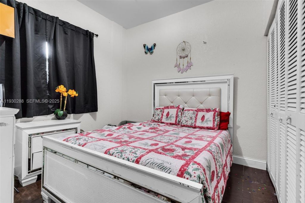 Image 24 of property listing at 16020 SW 208th Ave, Miami, FL 33187