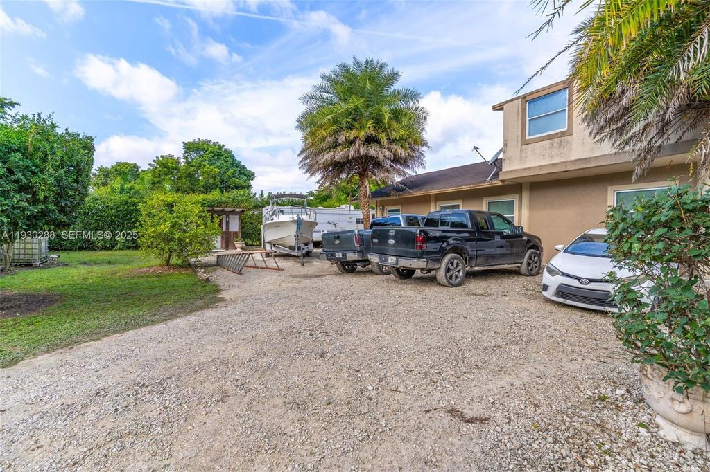 Image 33 of property listing at 16020 SW 208th Ave, Miami, FL 33187