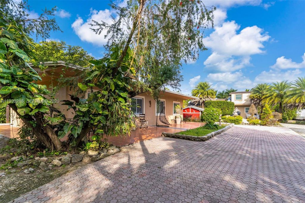 Image 34 of property listing at 16020 SW 208th Ave, Miami, FL 33187