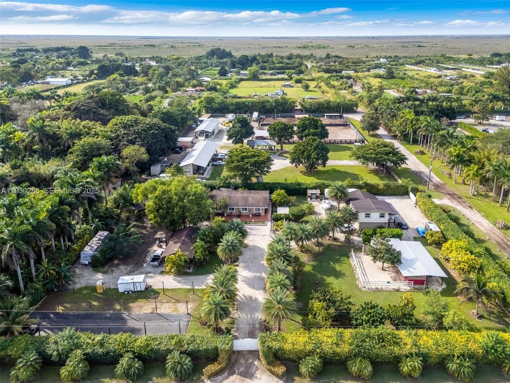 Image 37 of property listing at 16020 SW 208th Ave, Miami, FL 33187