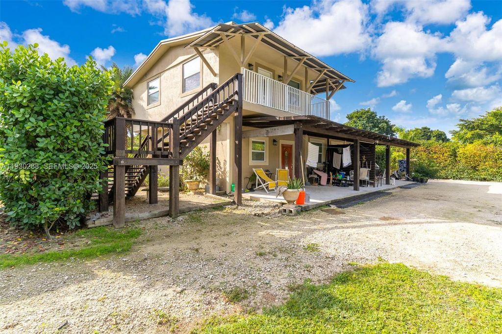 Image 4 of property listing at 16020 SW 208th Ave, Miami, FL 33187