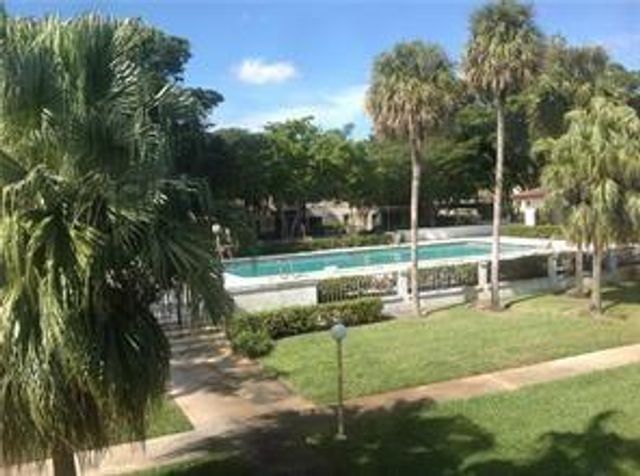 2700 Riverside Drive 302-b, Coral Springs, FL 33065