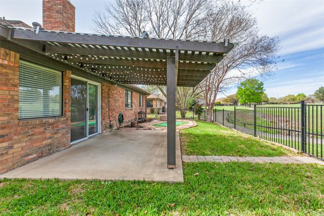 2722 Laurel Oaks Drive, Garland, TX 75044