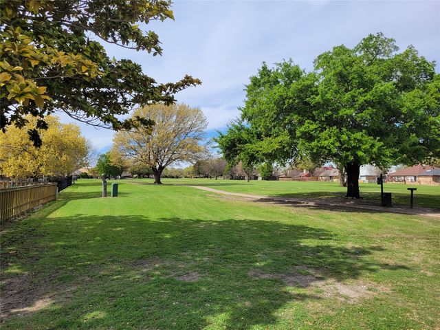 2722 Laurel Oaks Drive, Garland, TX 75044