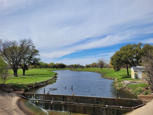 2722 Laurel Oaks Drive, Garland, TX 75044