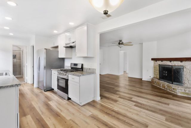 1421 Oakmont Dr, Roseville, CA 95661