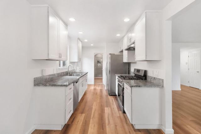 1421 Oakmont Dr, Roseville, CA 95661