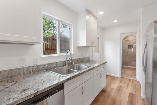 1421 Oakmont Dr, Roseville, CA 95661