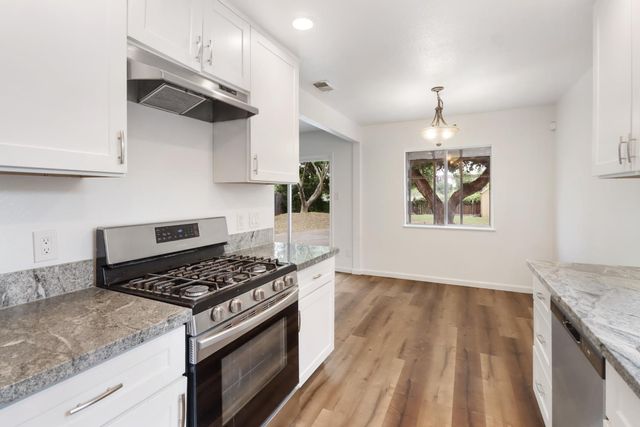 1421 Oakmont Dr, Roseville, CA 95661