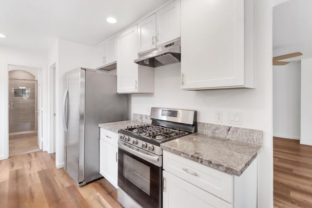 1421 Oakmont Dr, Roseville, CA 95661