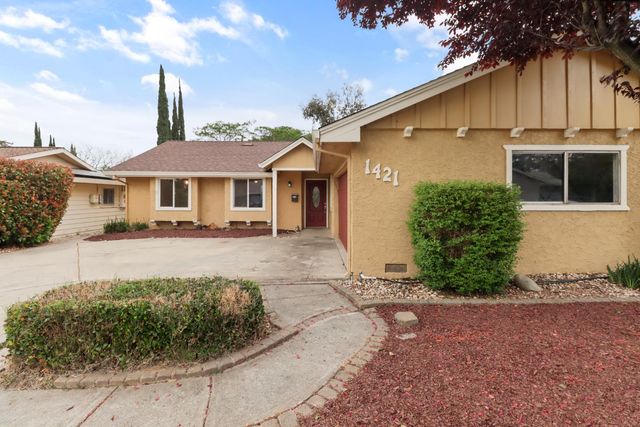 1421 Oakmont Dr, Roseville, CA 95661