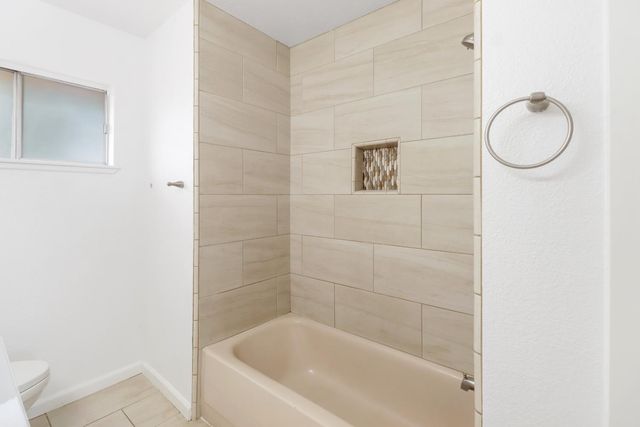 1421 Oakmont Dr, Roseville, CA 95661