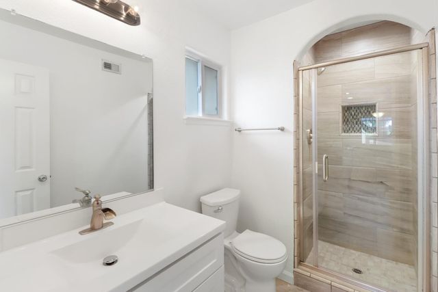 1421 Oakmont Dr, Roseville, CA 95661