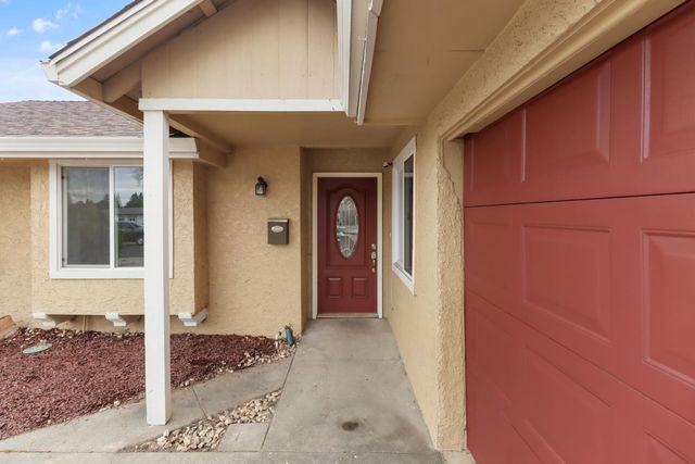 1421 Oakmont Dr, Roseville, CA 95661