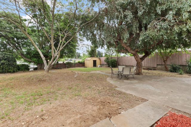 1421 Oakmont Dr, Roseville, CA 95661