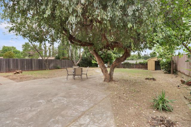 1421 Oakmont Dr, Roseville, CA 95661