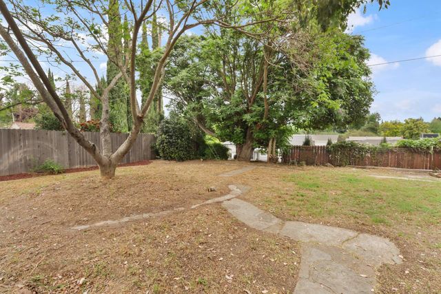 1421 Oakmont Dr, Roseville, CA 95661