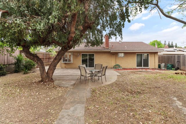 1421 Oakmont Dr, Roseville, CA 95661