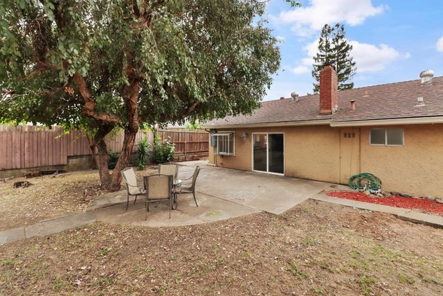 1421 Oakmont Dr, Roseville, CA 95661