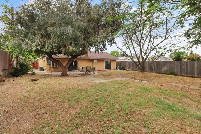 1421 Oakmont Dr, Roseville, CA 95661