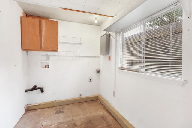 1421 Oakmont Dr, Roseville, CA 95661