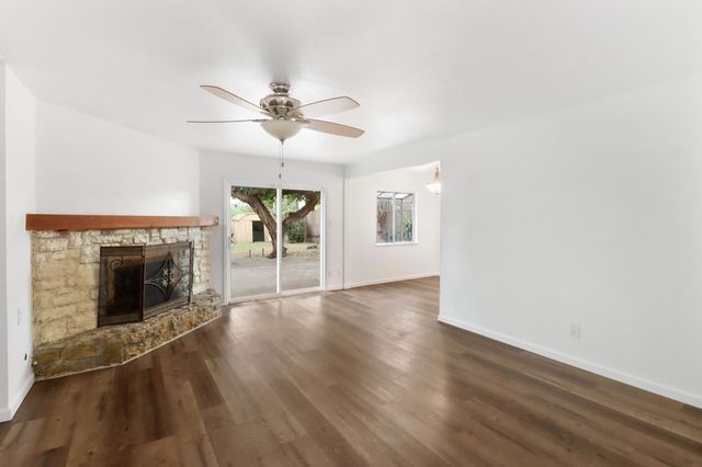 1421 Oakmont Dr, Roseville, CA 95661