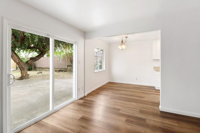 1421 Oakmont Dr, Roseville, CA 95661