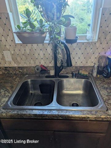 12075 Parkview Trace Dr, Louisville, KY 40229