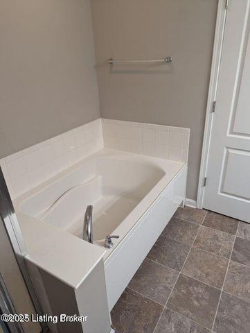 12075 Parkview Trace Dr, Louisville, KY 40229