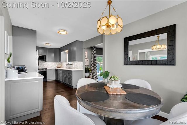 454 Queens Way, Canton, MI 48188