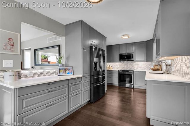 454 Queens Way, Canton, MI 48188