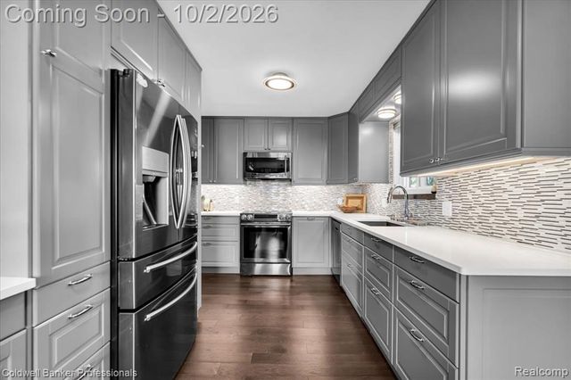 454 Queens Way, Canton, MI 48188