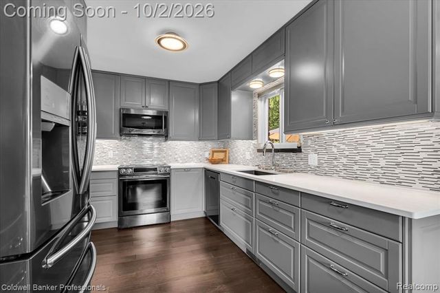 454 Queens Way, Canton, MI 48188