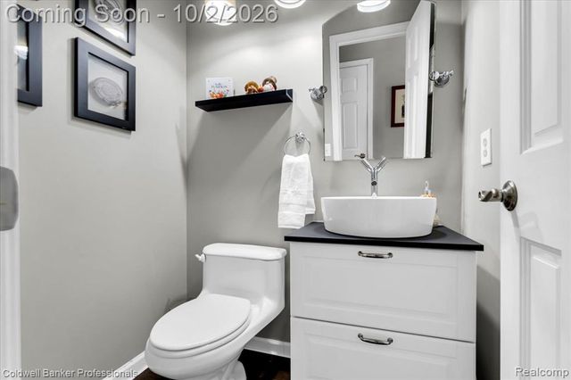 454 Queens Way, Canton, MI 48188