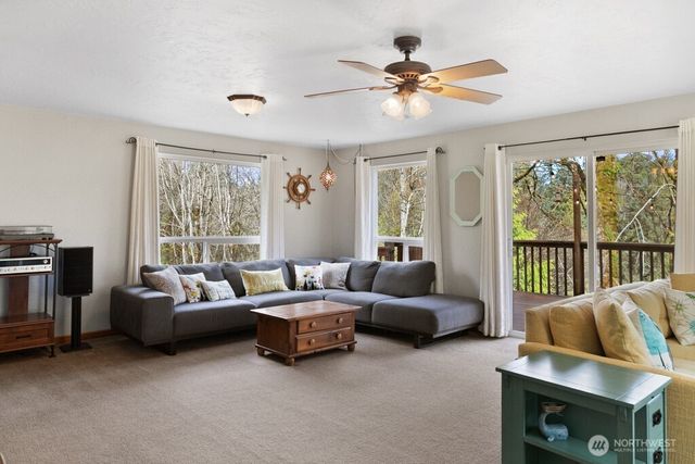 951 Higher Ground Lane, Port Orchard, WA 98366