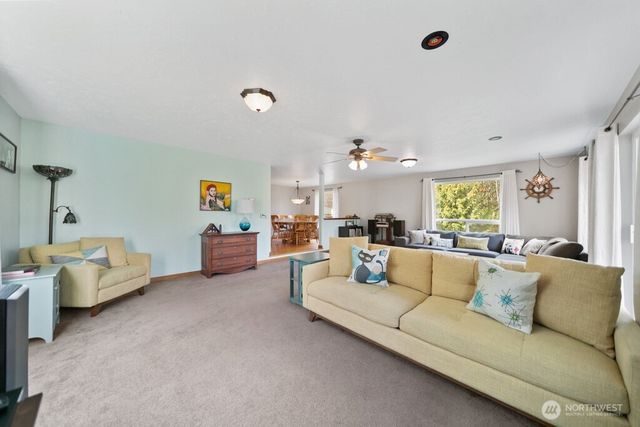 951 Higher Ground Lane, Port Orchard, WA 98366