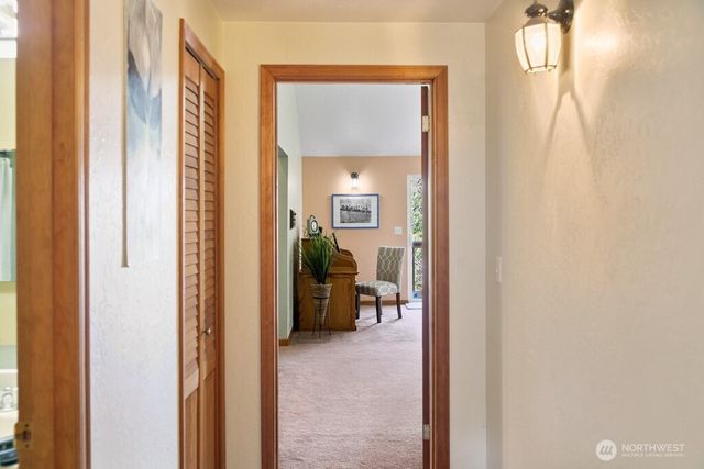 951 Higher Ground Lane, Port Orchard, WA 98366