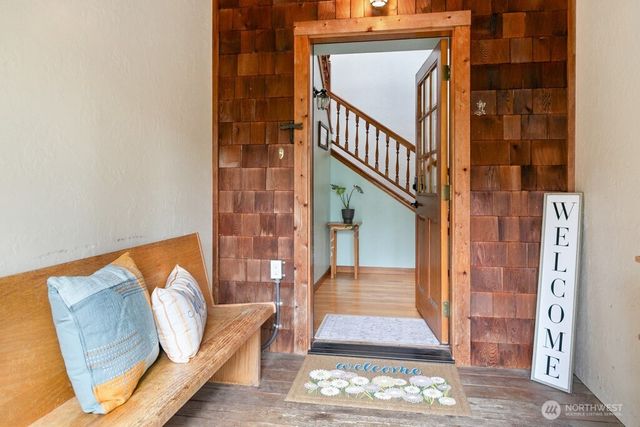 951 Higher Ground Lane, Port Orchard, WA 98366