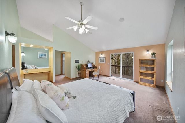 951 Higher Ground Lane, Port Orchard, WA 98366