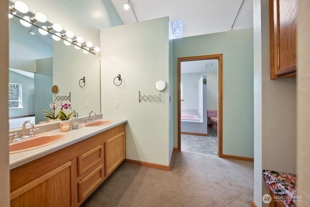 951 Higher Ground Lane, Port Orchard, WA 98366