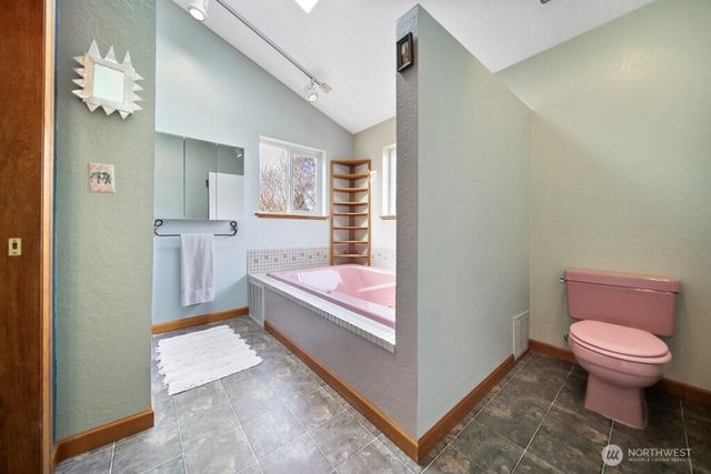 951 Higher Ground Lane, Port Orchard, WA 98366