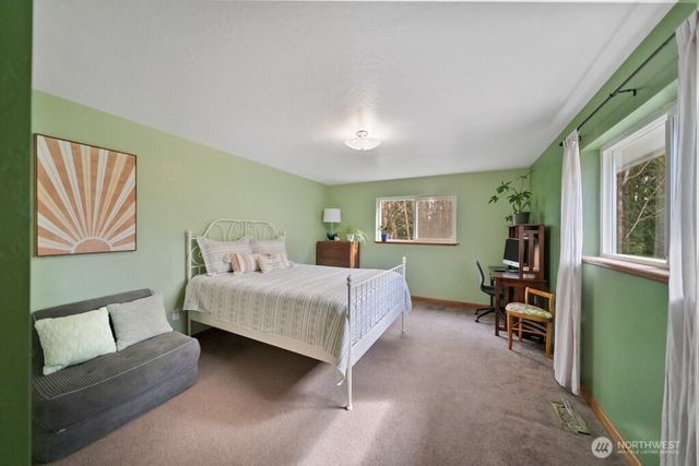 951 Higher Ground Lane, Port Orchard, WA 98366