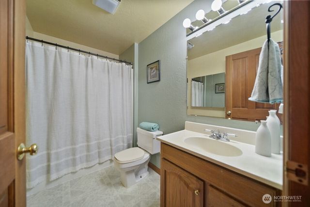 951 Higher Ground Lane, Port Orchard, WA 98366