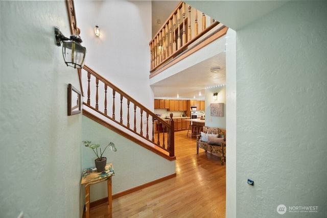 951 Higher Ground Lane, Port Orchard, WA 98366