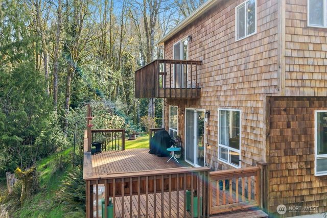 951 Higher Ground Lane, Port Orchard, WA 98366