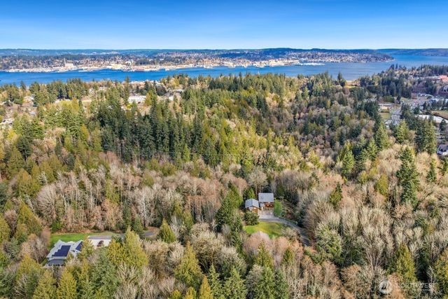 951 Higher Ground Lane, Port Orchard, WA 98366