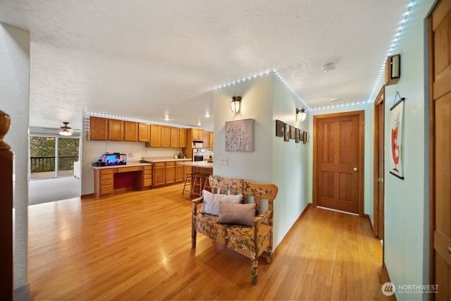 951 Higher Ground Lane, Port Orchard, WA 98366